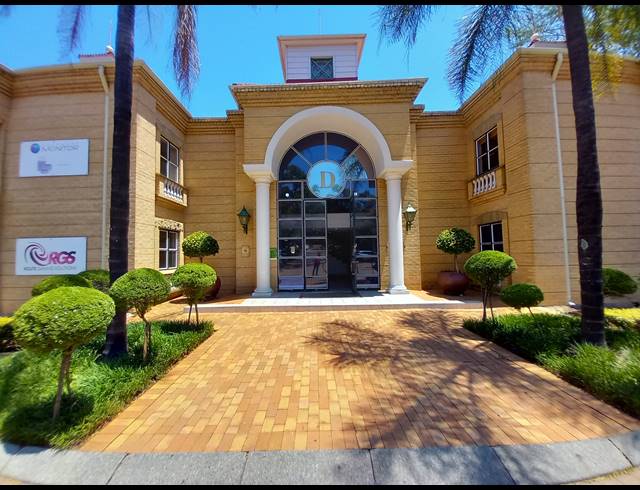 322M² OFFICE TO LET IN BRYANSTON
